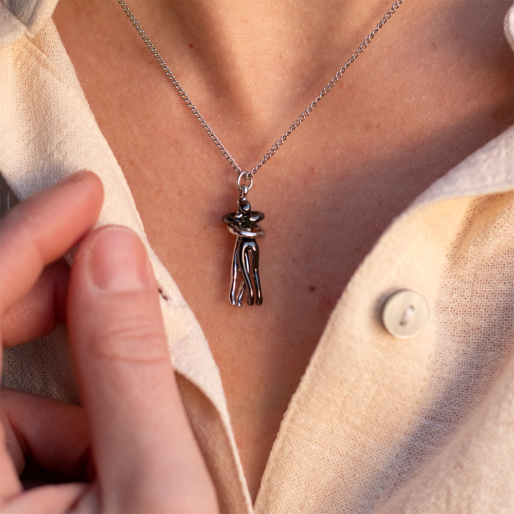 Colar Abraço Amoroso + embalagem rosa para oferta + Cartão com mensagem