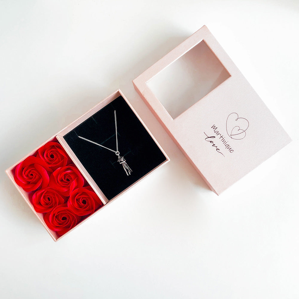 Colar Abraço Amoroso + embalagem rosa para oferta + Cartão com mensagem